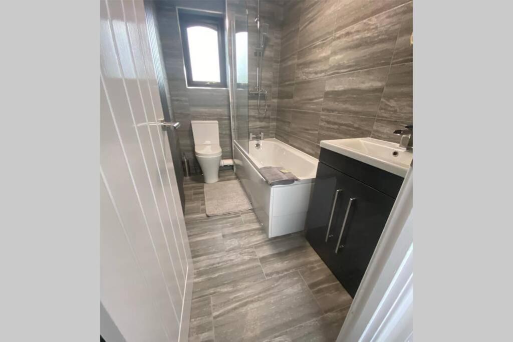 קרמלינגטון Newly Refurbished Beautiful Location 1 Bedroom Residential House מראה חיצוני תמונה